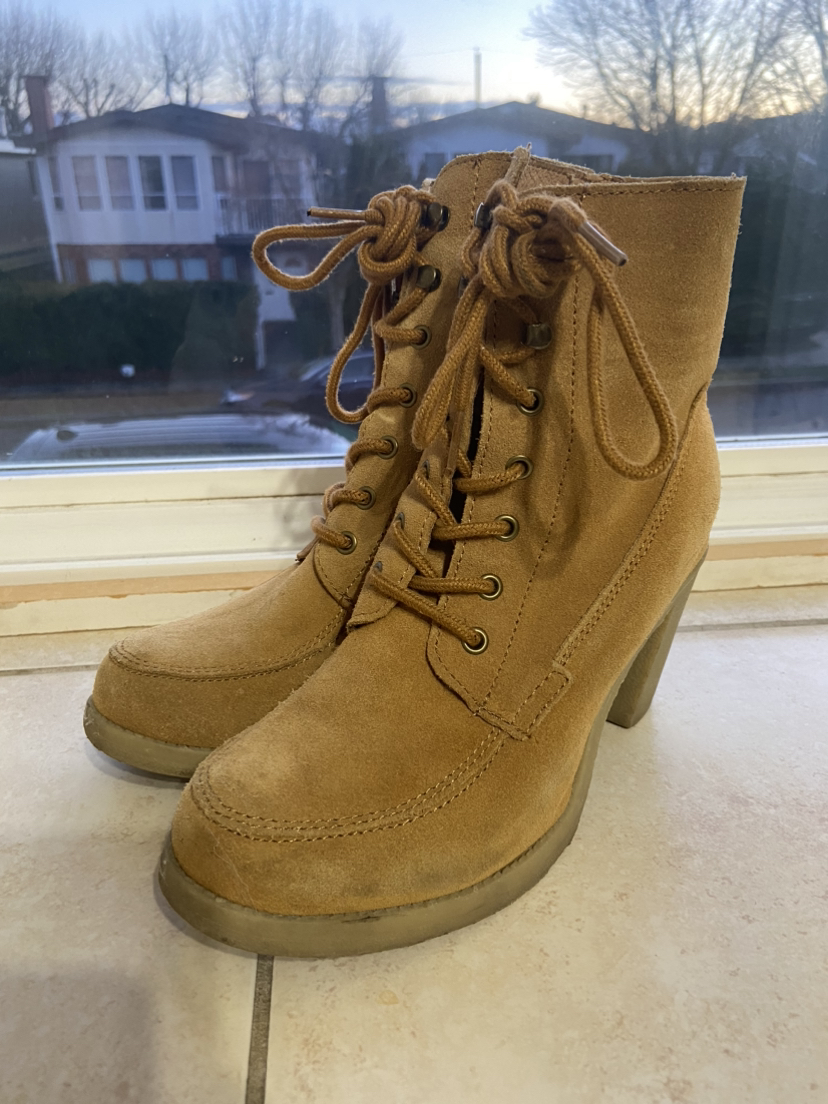 Lace up Heel Boots thumbnail