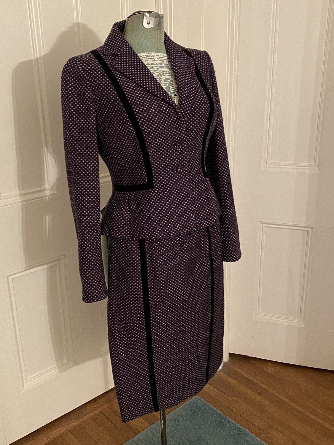 Nine West Ladies Purple Suit (blazer/skirt) Sz. 2 image indicator(8)