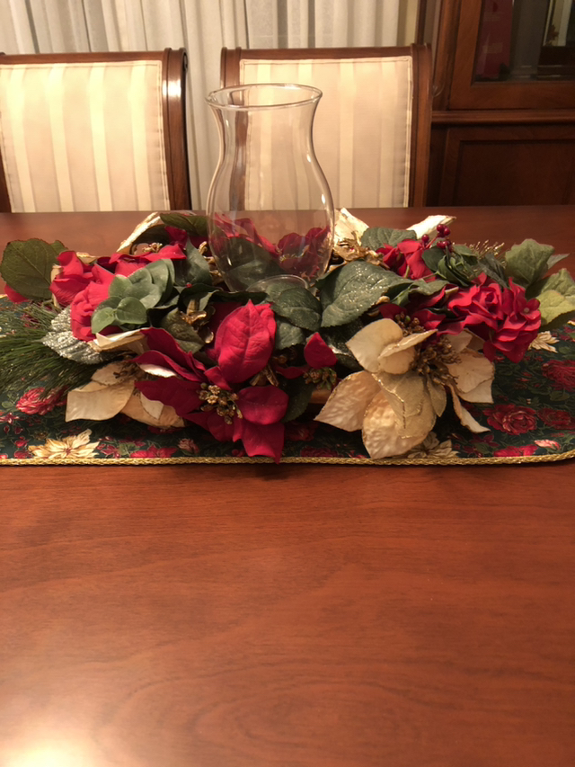 Festive Table Arrangement - photo 2