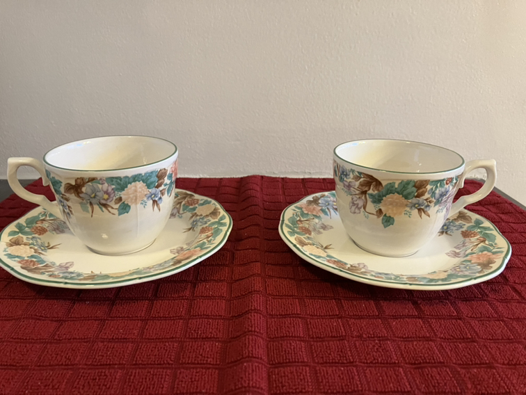 4 Cups, 4 plates, milk & sugar dish image indicator(2)