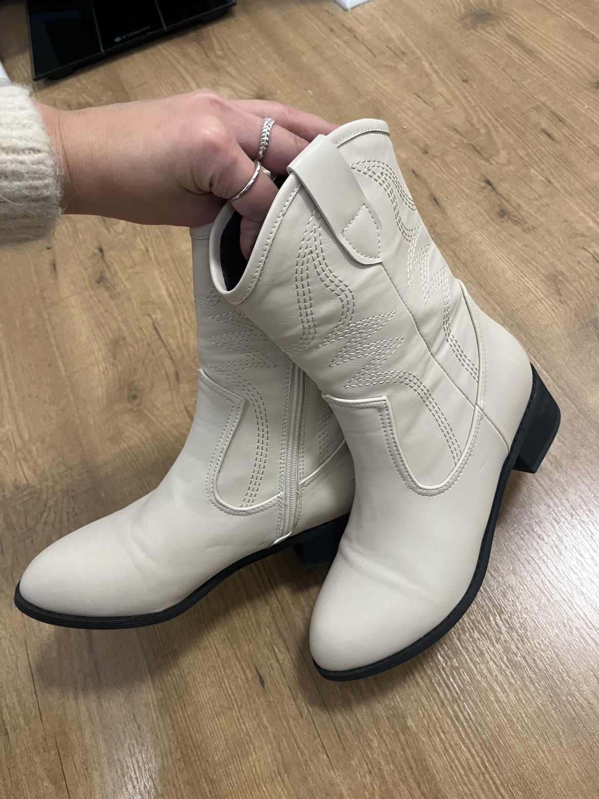 Beige color boots - photo 3