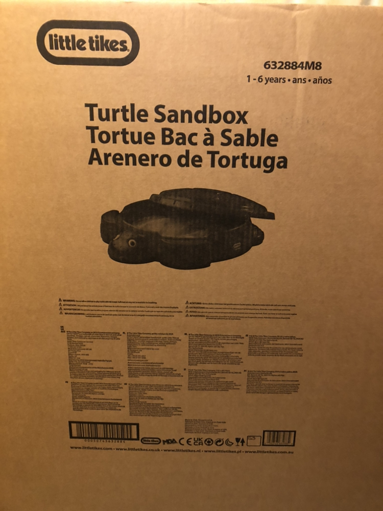 Turtle sandbox with cover