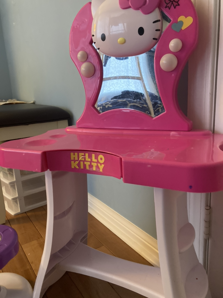 Hello kitty vanity