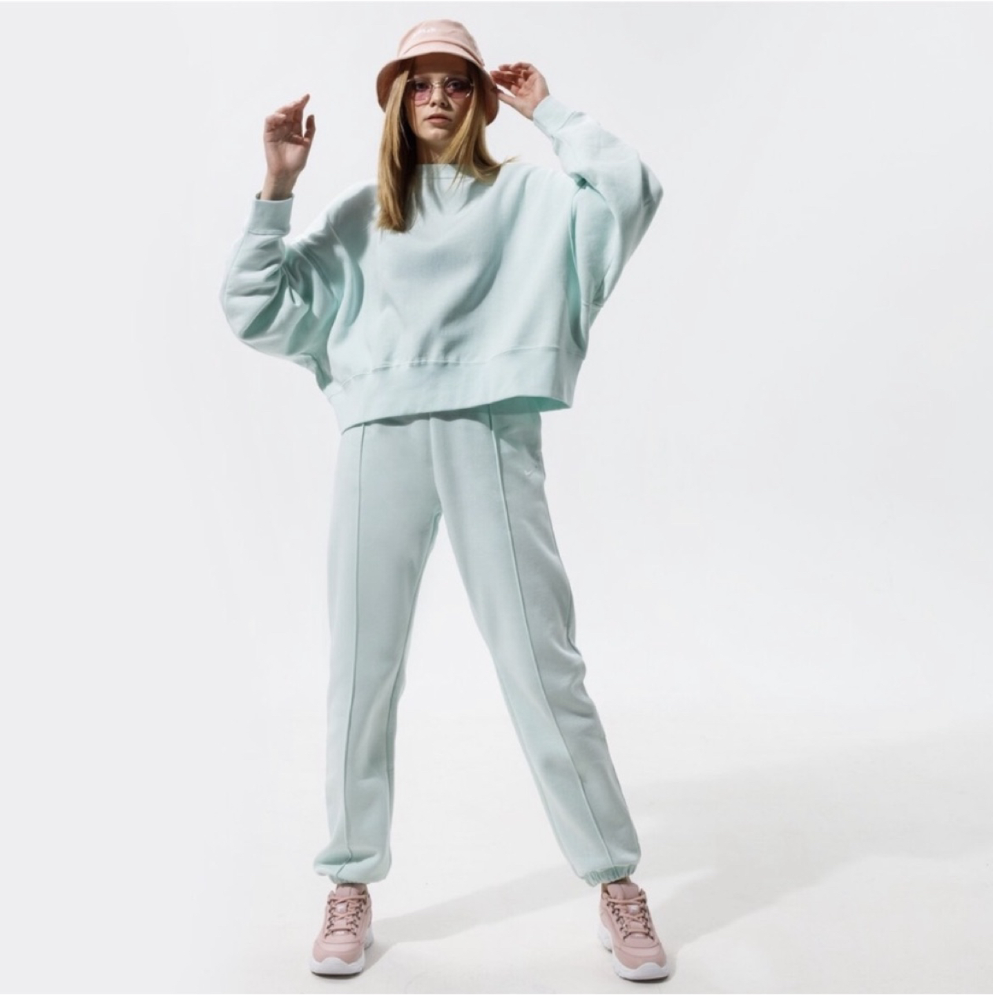 NWT⚡️NIKE Trend fleece crop loose fit sweatshirt XS image indicator(5)