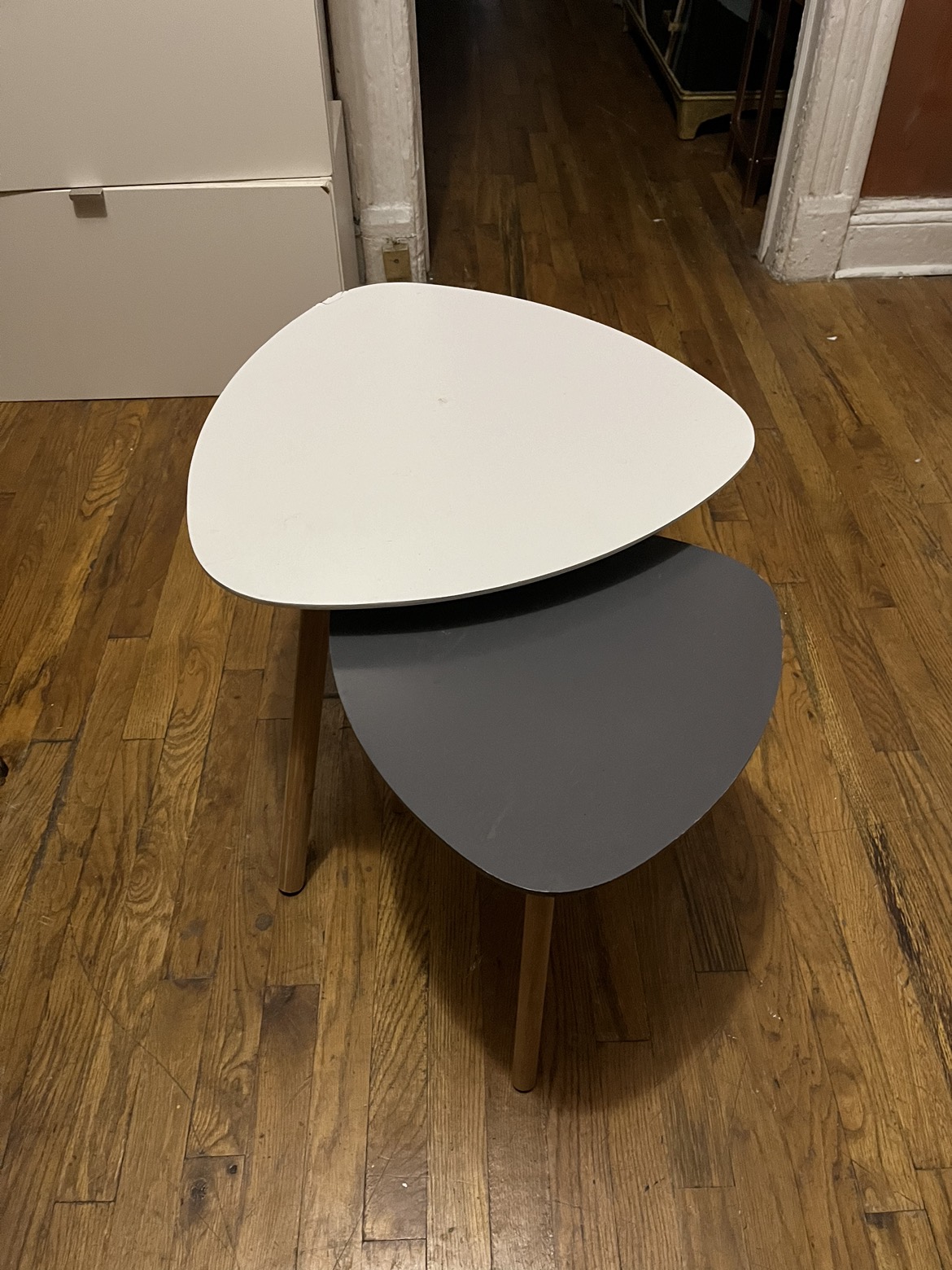 Set of nesting accent tables