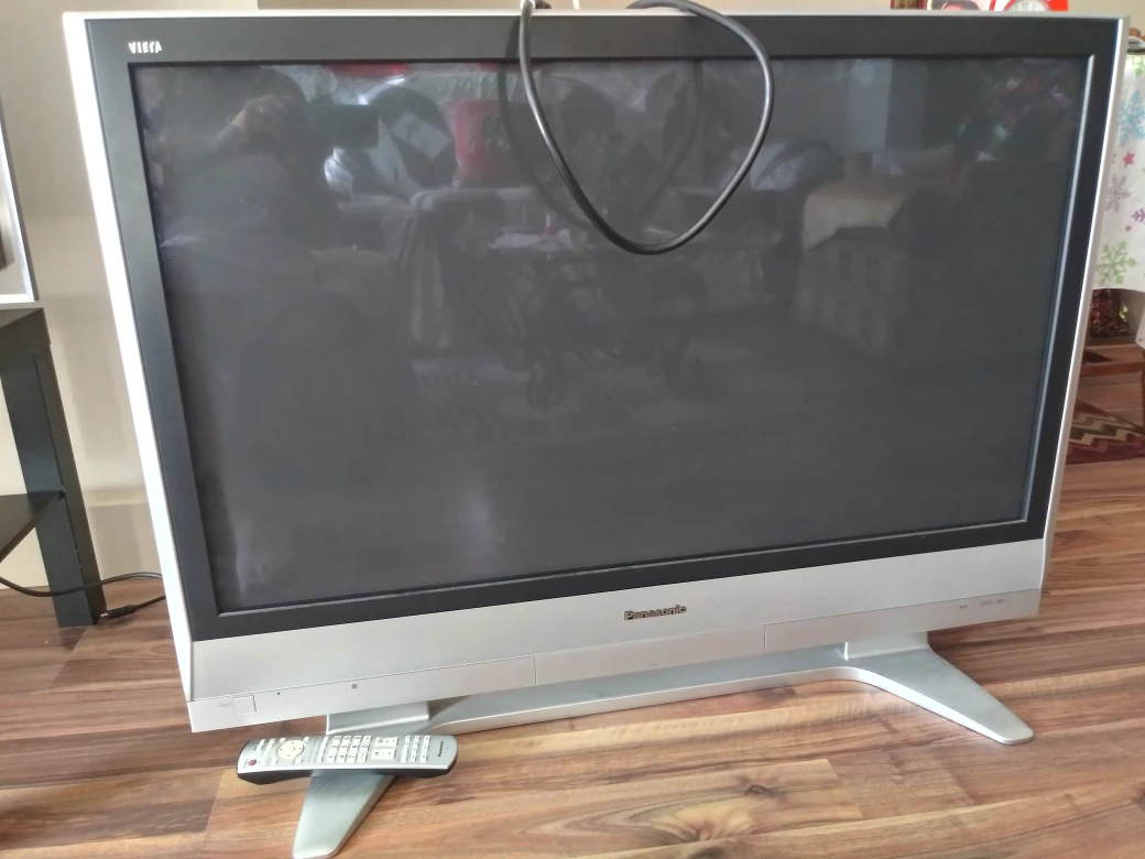 Panasonic Tv 42 inch - photo 2