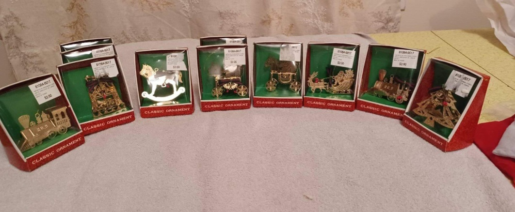 Various  vintage glass ornaments $25/box - photo 4