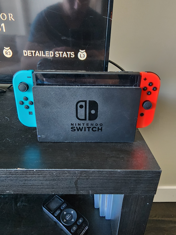 Nintendo Switch consoles + 3 games + 1 controller