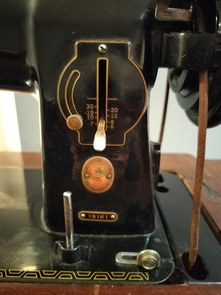 Antique sewing machine image indicator(7)