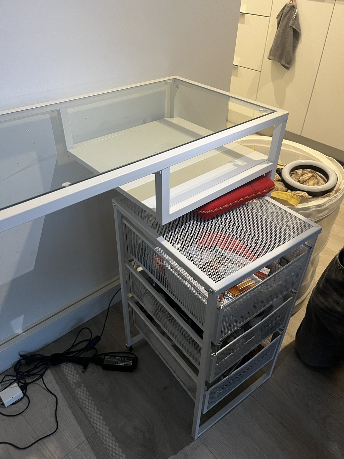 Computer desk/vanity table - photo 2