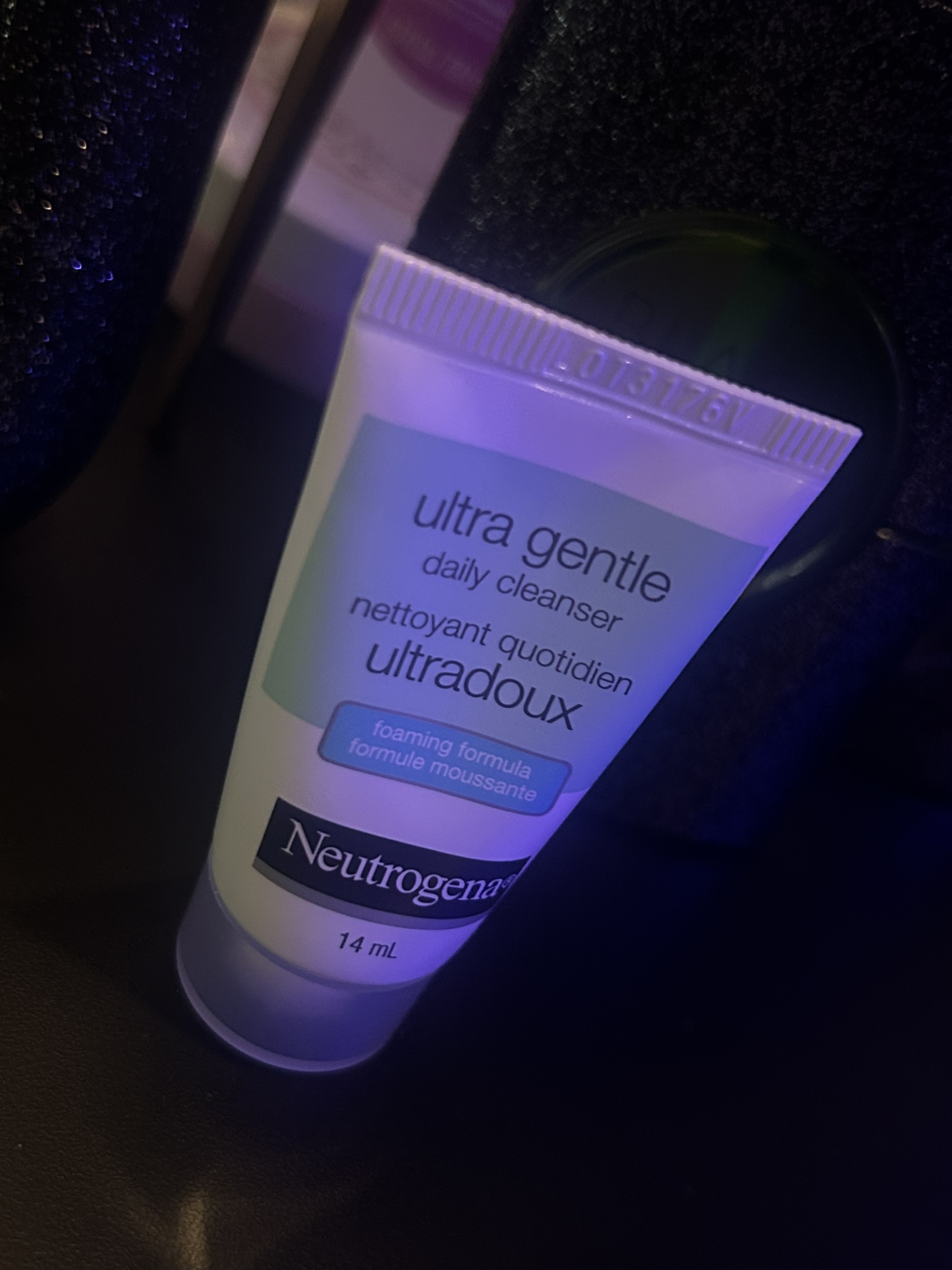 Neutrogena face cleanser&Dental floss #freecycle - photo 2