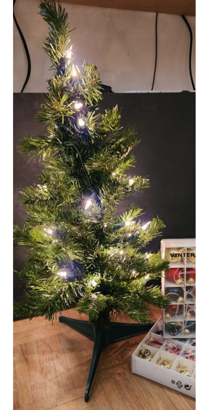 Selling mini prelit Christmas tree - photo 2