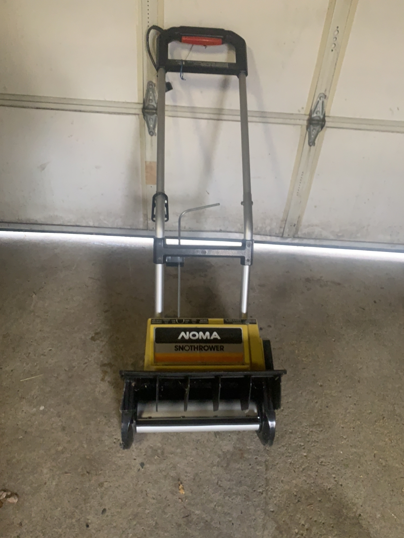 Snowblower electric works good, York Mills Leslie area