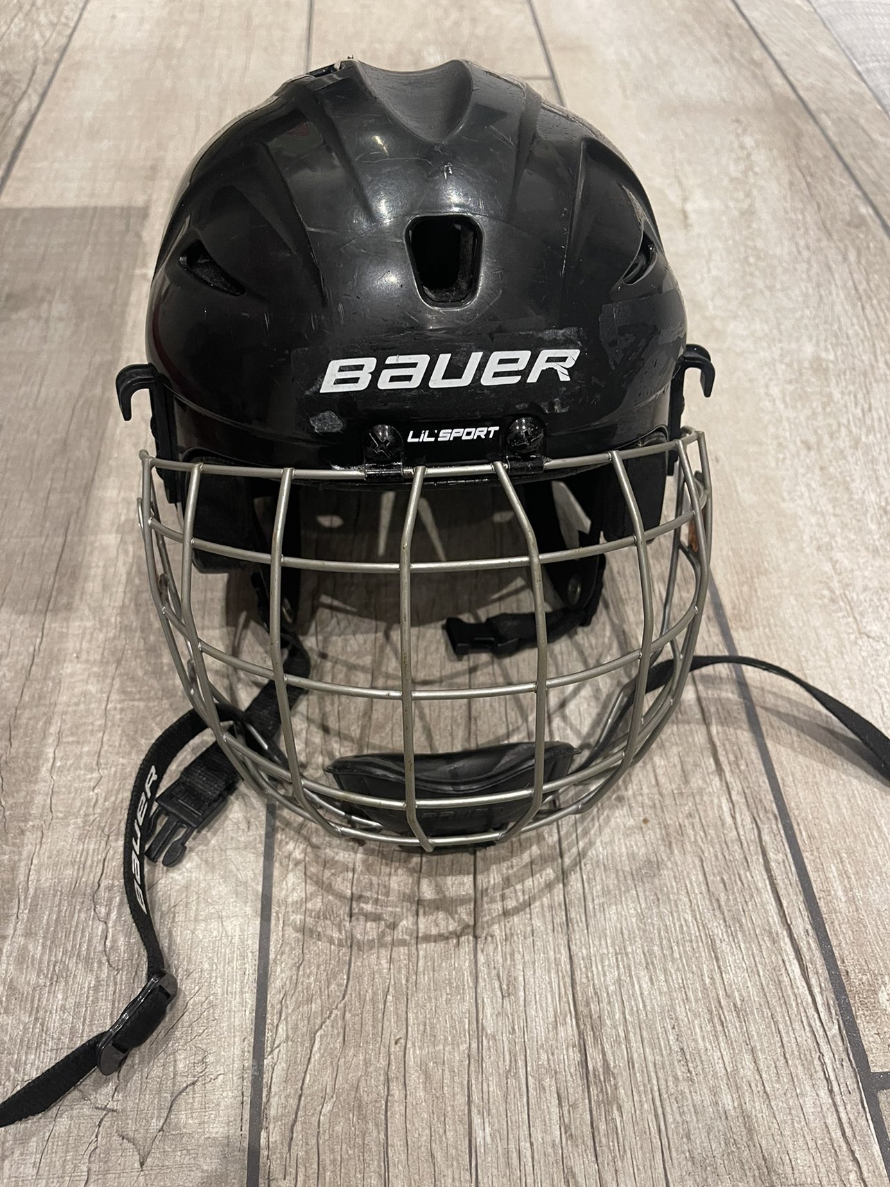 Hockey helmet