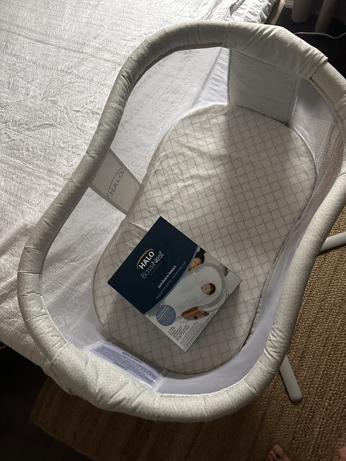 HALO BassiNest Swivel Sleeper Premiere Bassinet