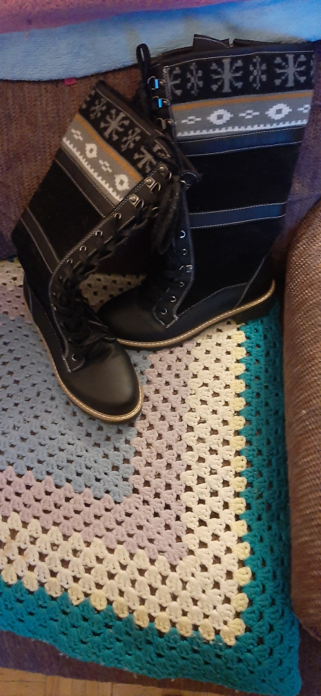 Ladies Boots size 38 image indicator(2)