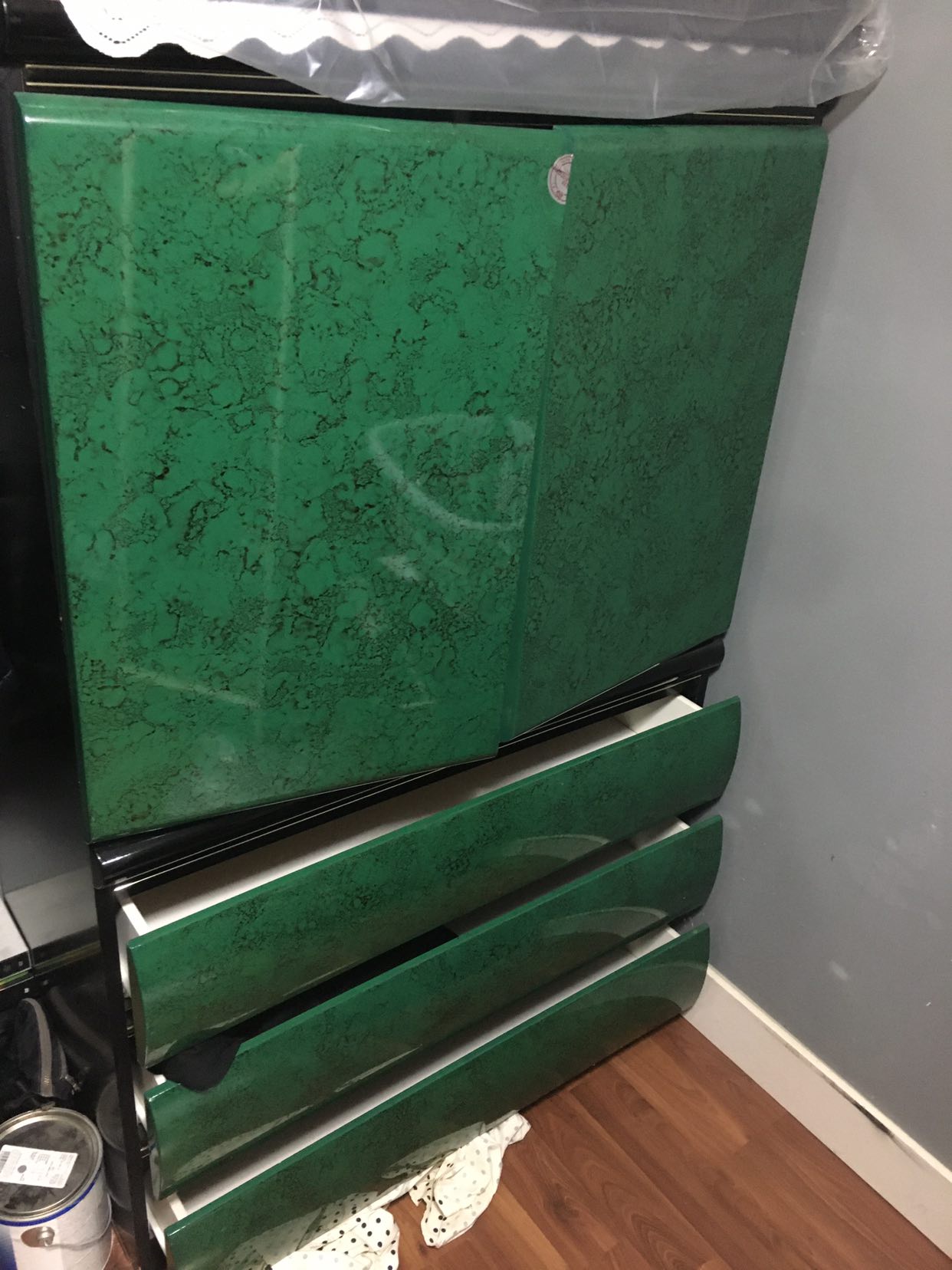 Clothing cabinet