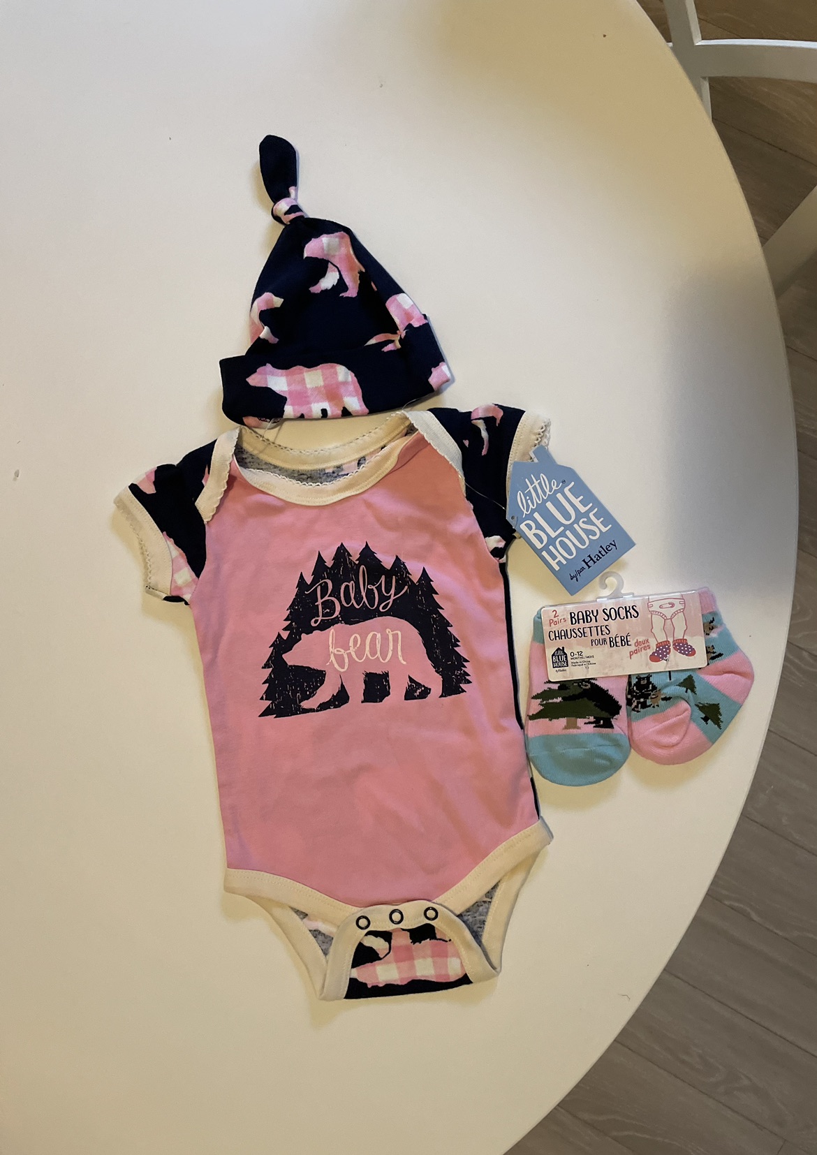 New baby clothing set with socks