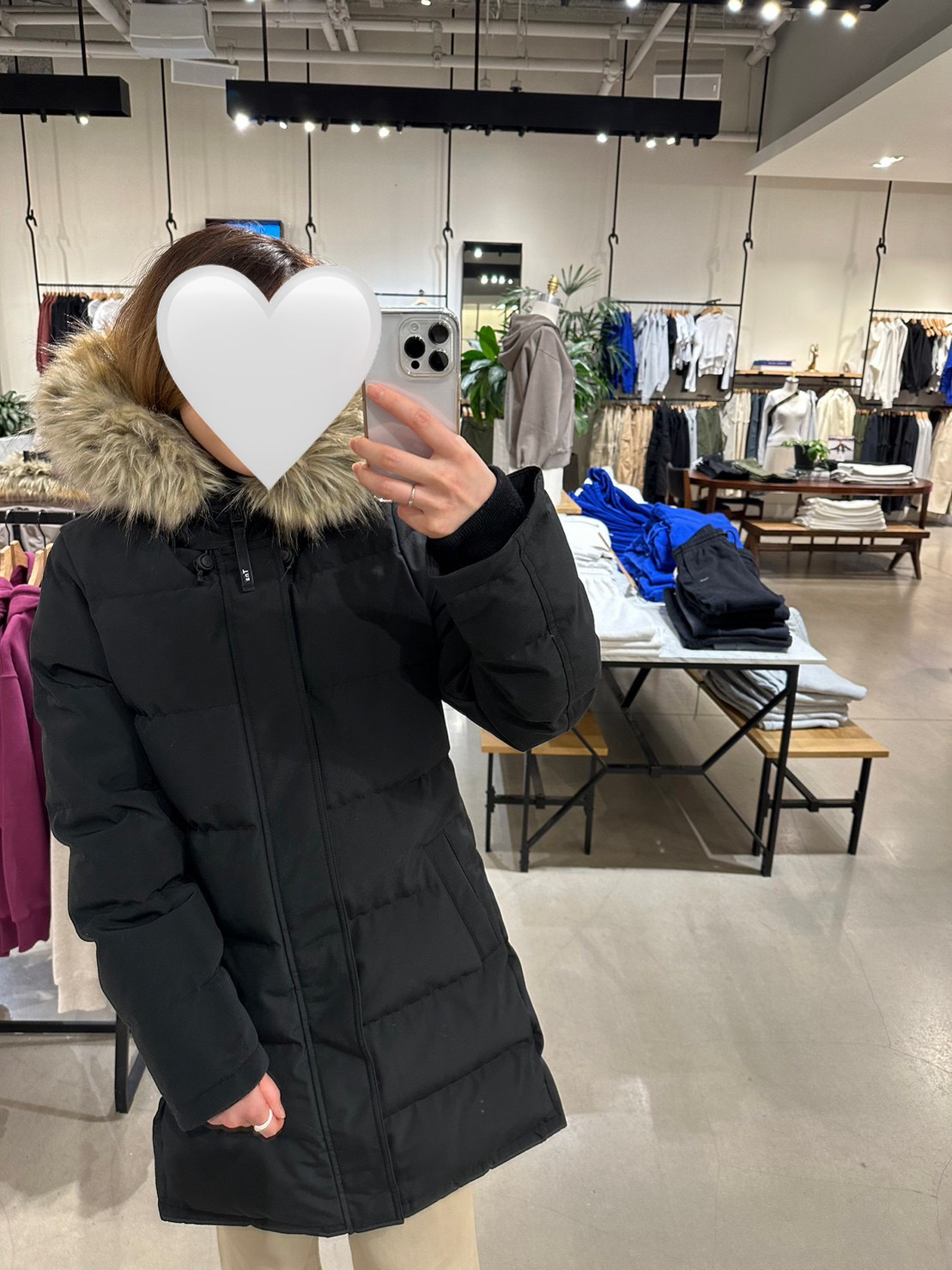 40% off Aritzia Powder Parka™ - TNA image indicator(2)