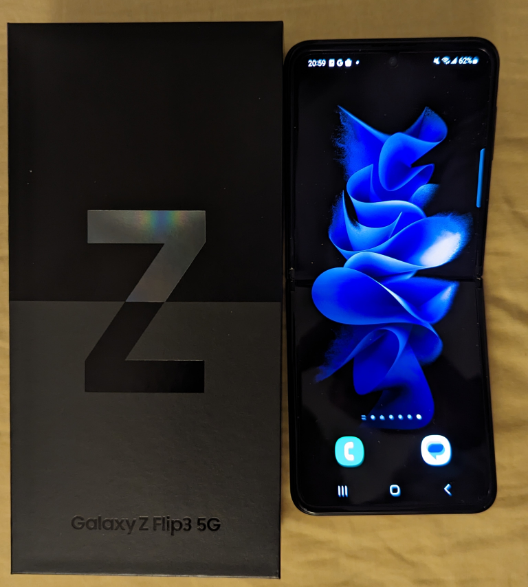 Brand New Samsung Galaxy Z Flip 3 thumbnail