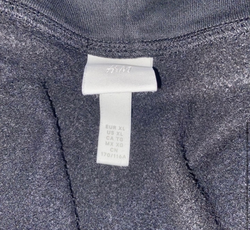 H&M Cropped Puff Sleeve Hoodie XL image indicator(3)