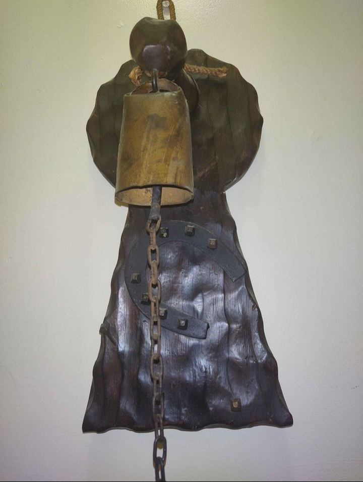 Vintage Tiki Wood Dinner 🔔 image indicator(4)