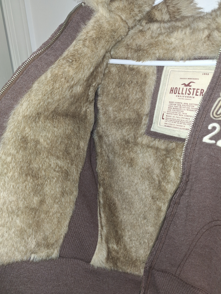 Hollister Faux Fur Hoodie - photo 3
