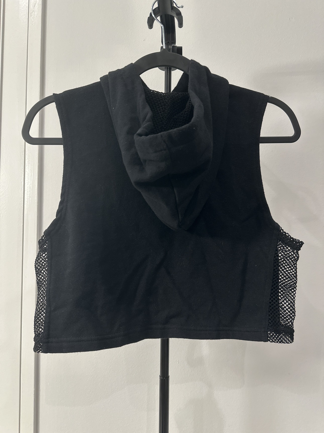Sleeveless tank with hood (S) - photo 2