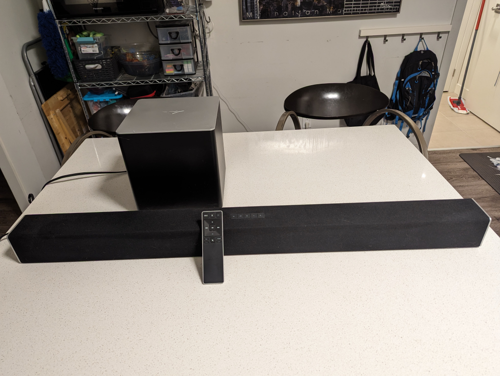 VIZIO 38" 2.1Sound Bar/wireless Sub (read ad)