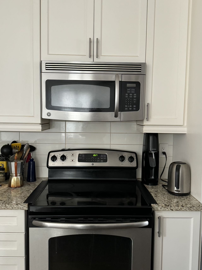 GE over-the-range Microwave #sellingspree thumbnail