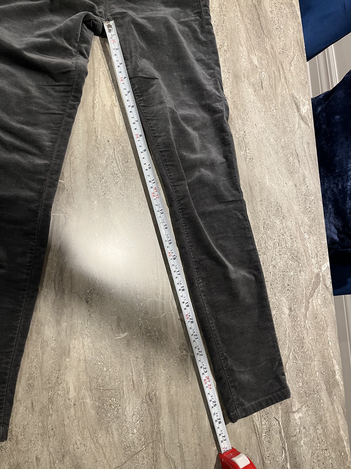 J Brand size 27 skinny mercury velvet Jean image indicator(3)