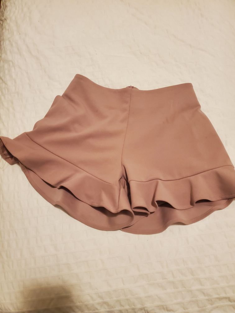 women's blush pink ruffle hem short. size small