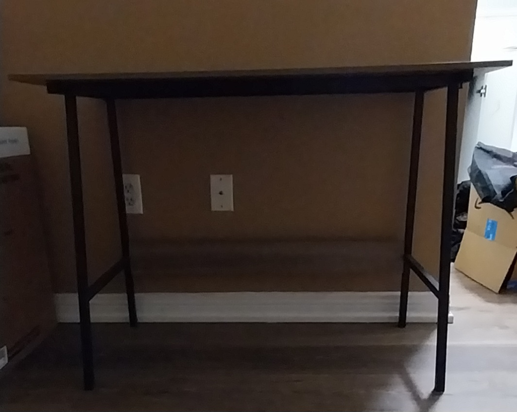 Desk - photo 2