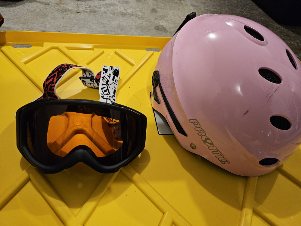 Ski/board goggle and helmet