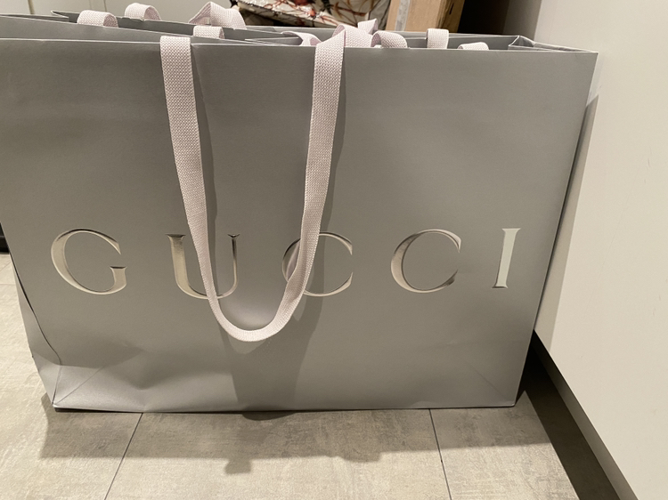 Free Authentic Paper Designer Shopping Bag image indicator(4)