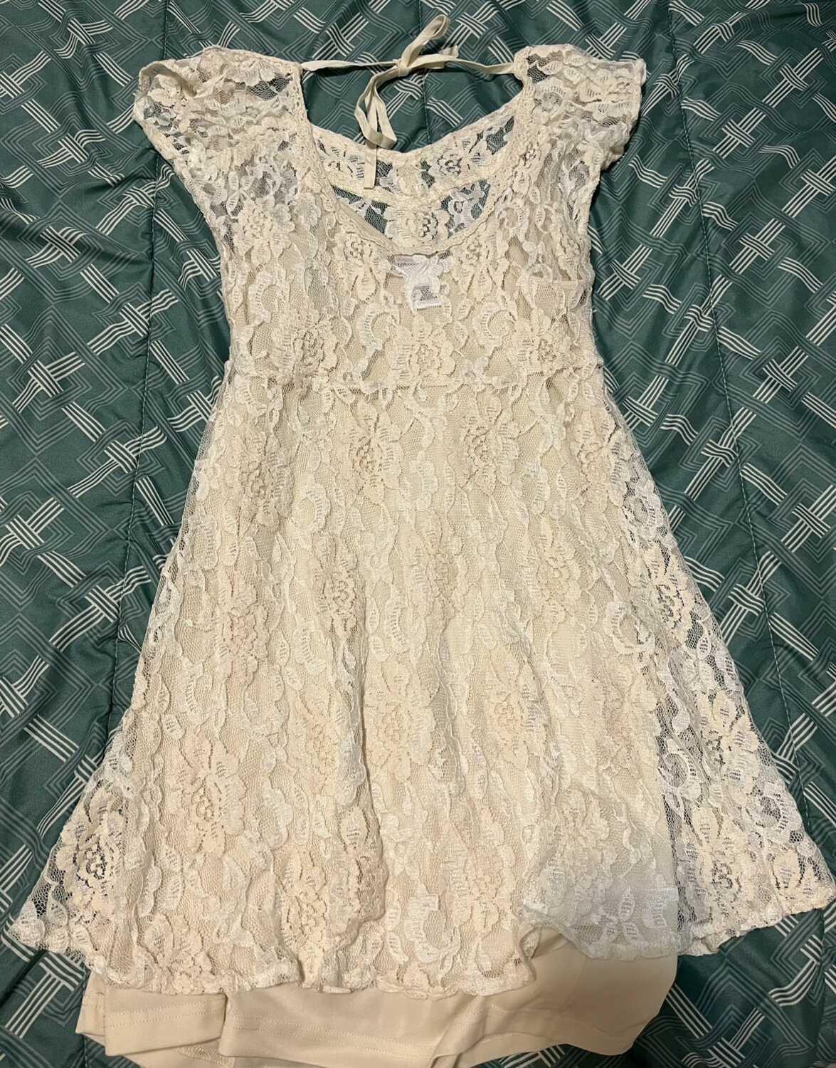Women's Lace Dress - Short Sleeve - photo 4