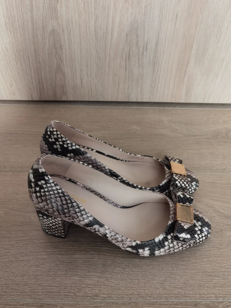 Cole Hann Heels Size 6 thumbnail