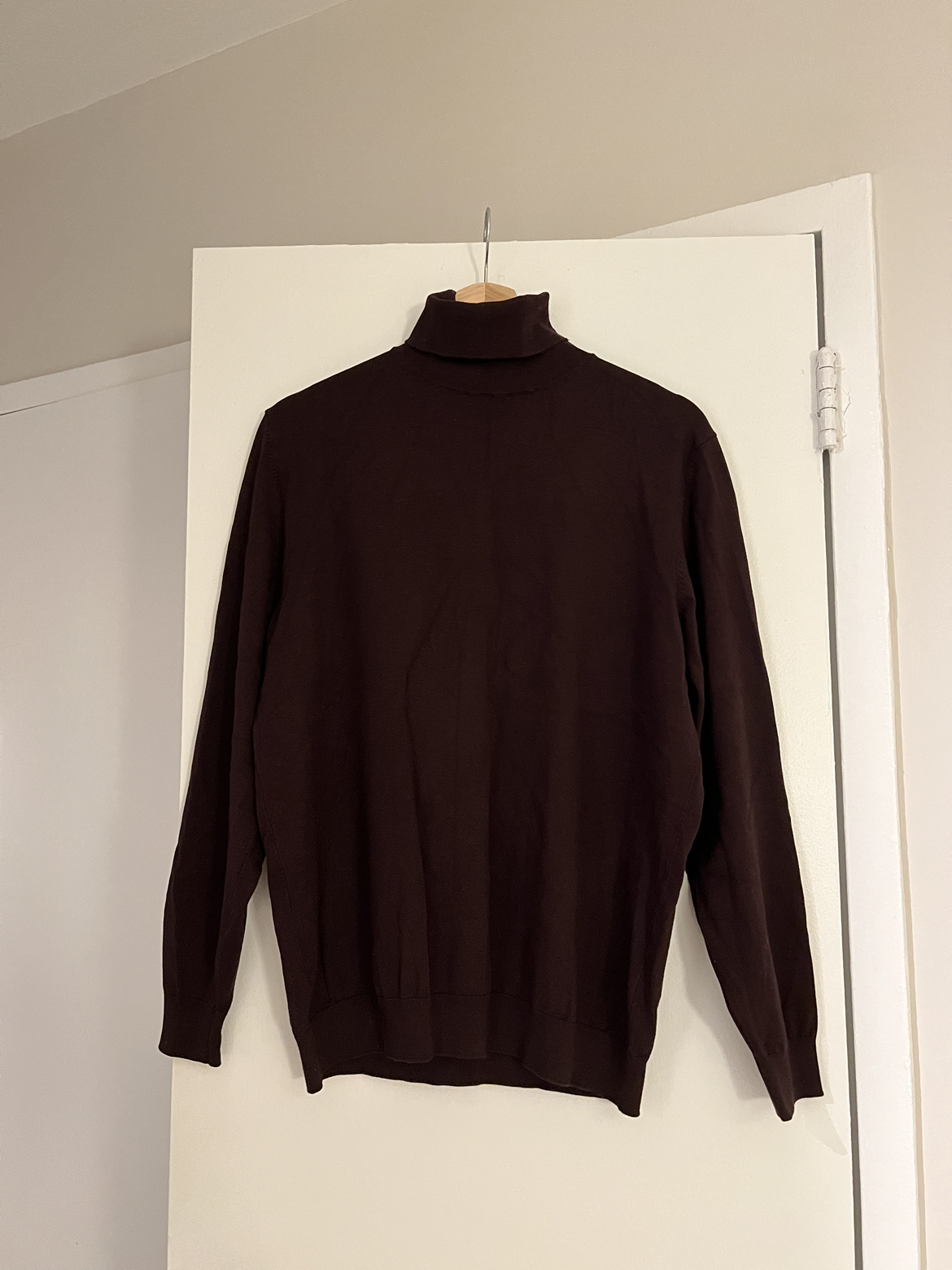 Zara Men’s Burgundy Turtleneck Sweater thumbnail