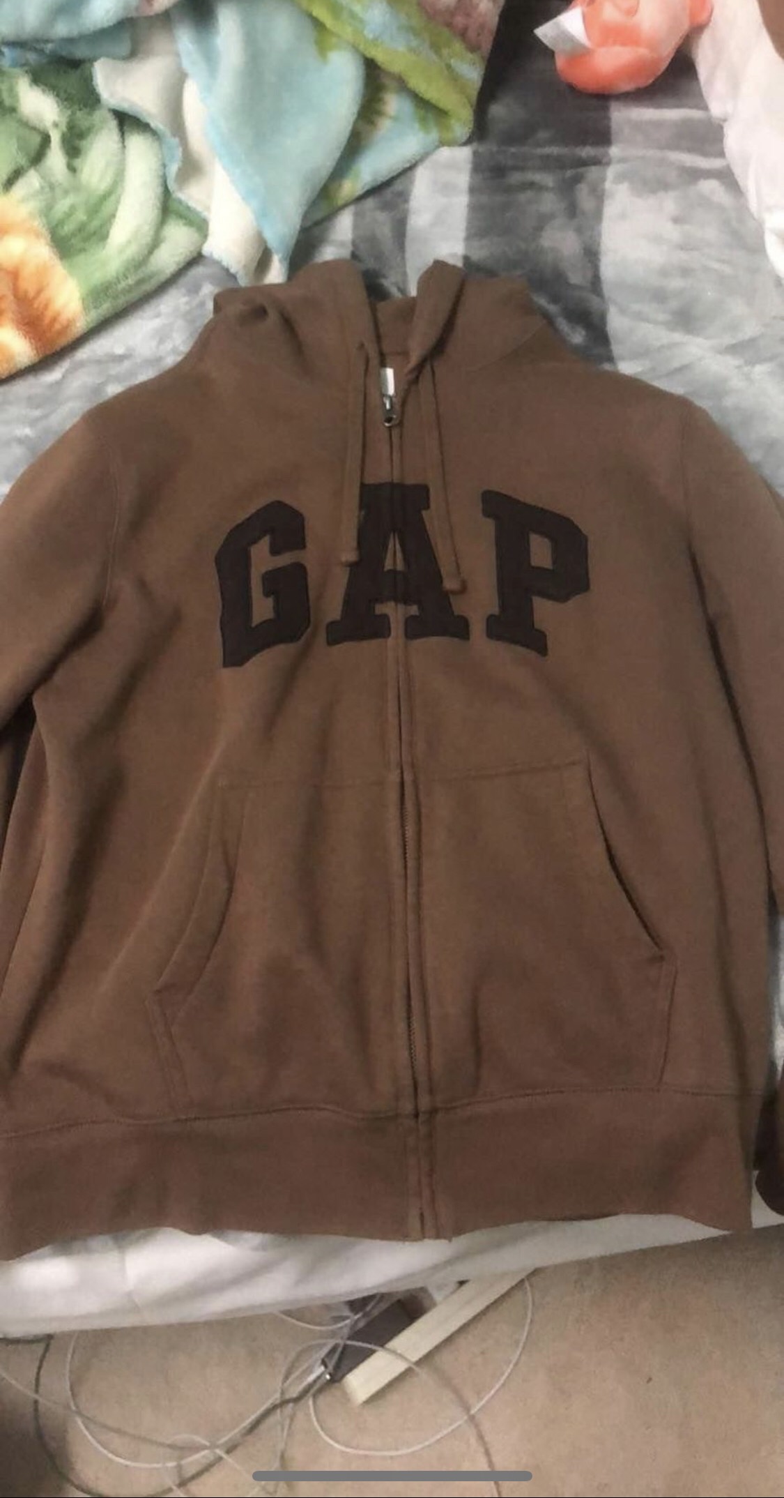 gap hoodie thumbnail