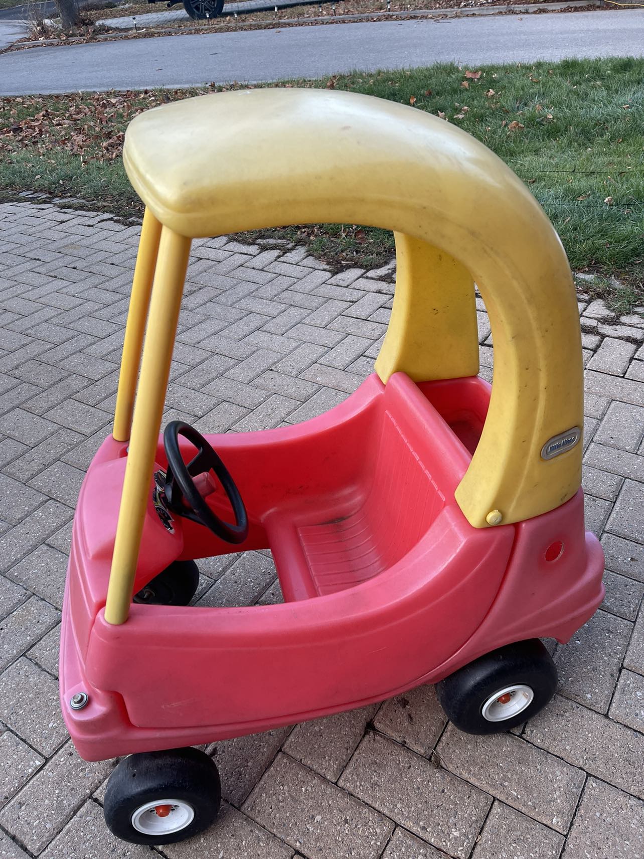 Little tikes Cozy Coupe outdoor car thumbnail