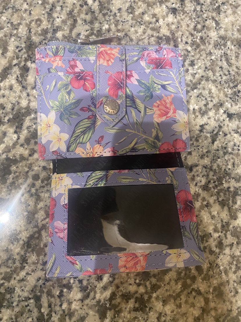 Steve Madden small wallet image indicator(2)