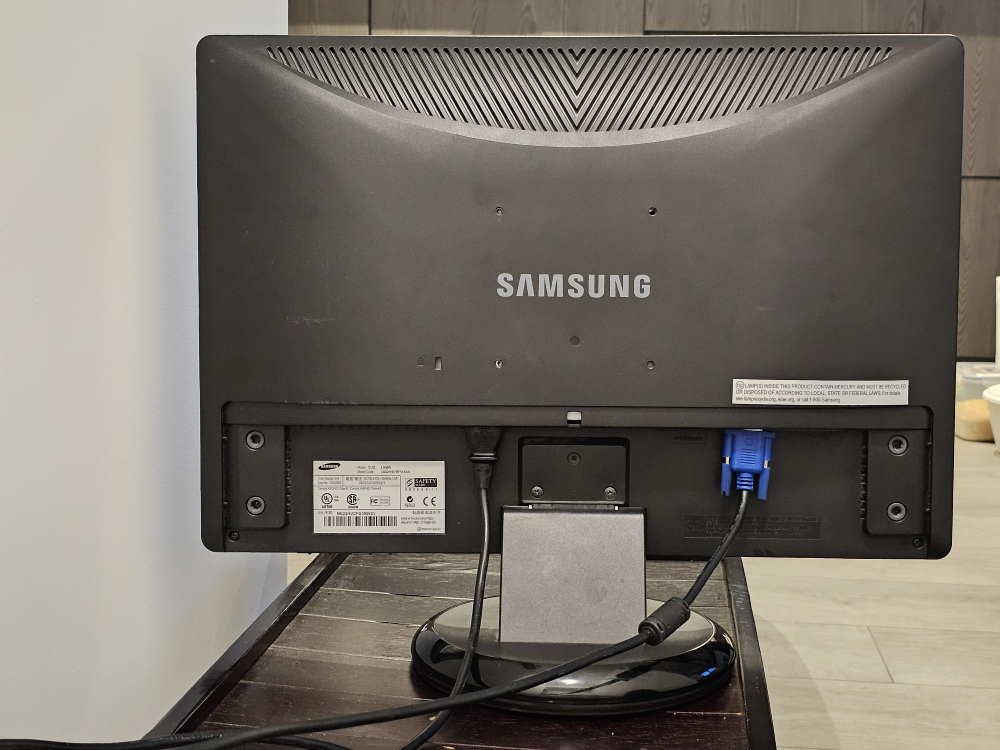 Samsung 21.6" Computer monitor image indicator(4)