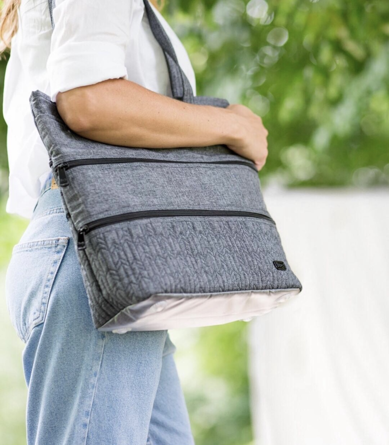 LUG Taxi everyday tote image indicator(2)