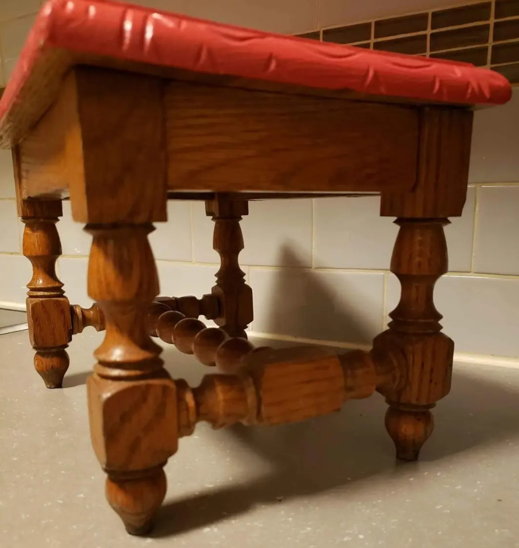 ANTIQUE GOLDEN OAK HANDCARVED FOOT REST STOOL WITH PAINTED TOP - photo 2