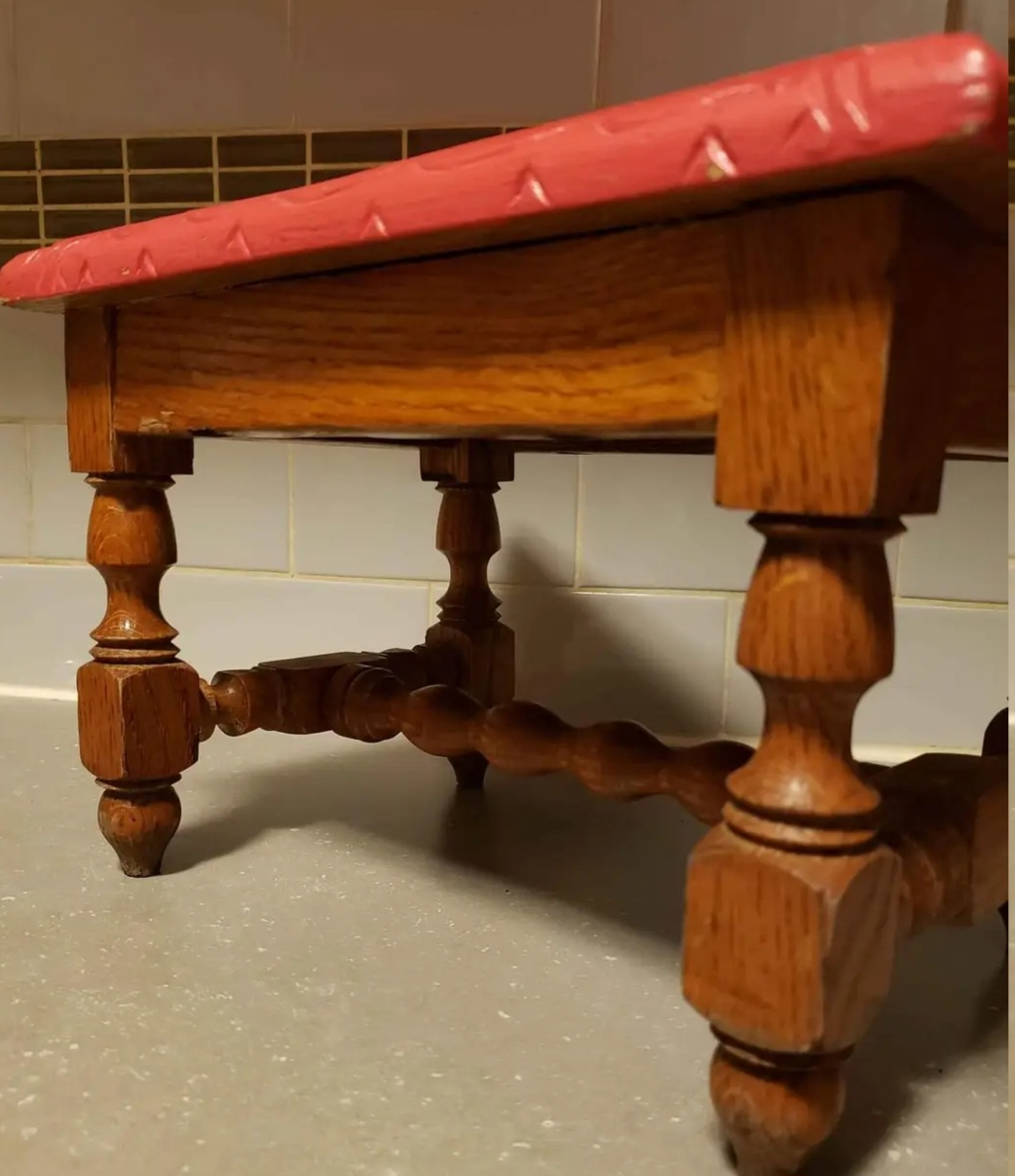 ANTIQUE GOLDEN OAK HANDCARVED FOOT REST STOOL WITH PAINTED TOP - photo 3