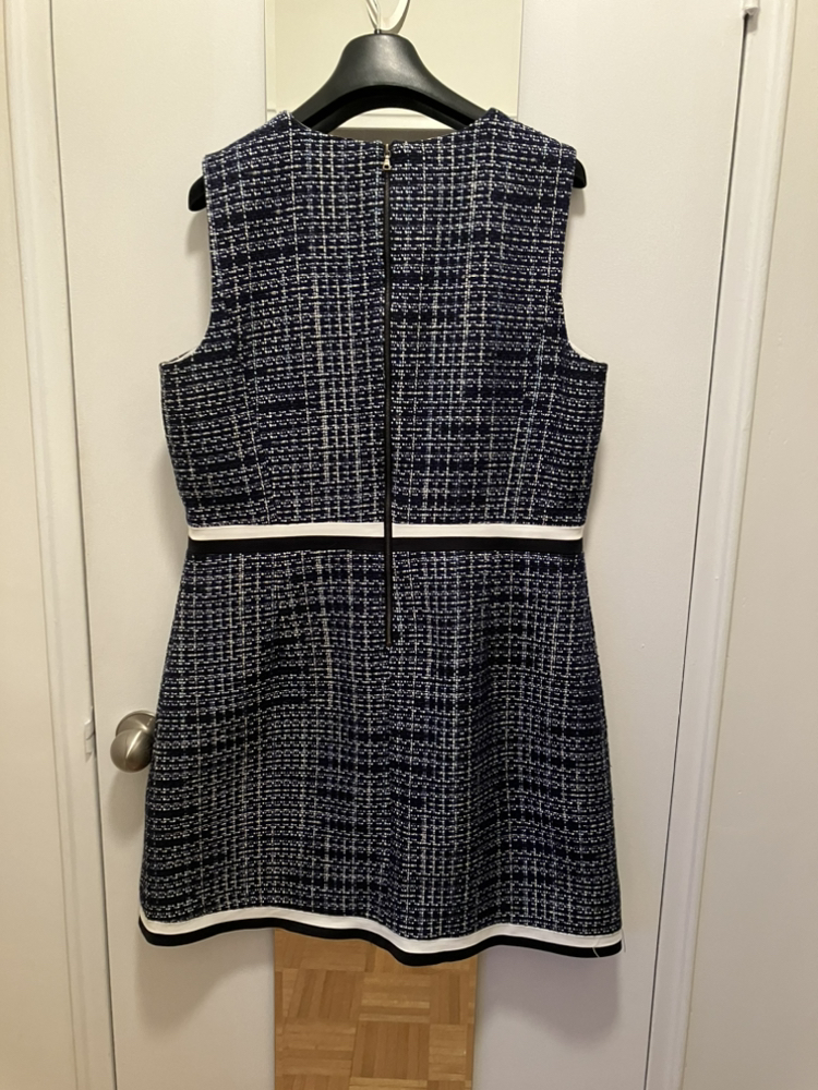 JUDITH & CHARLES , dress size 14 image indicator(3)