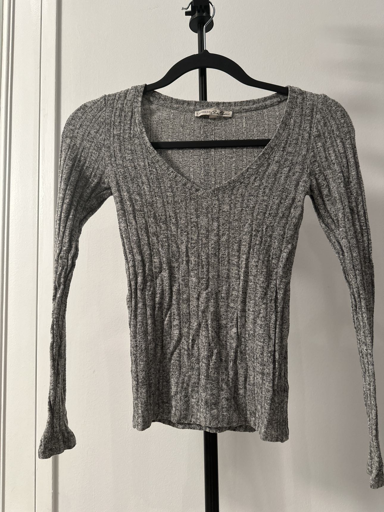 Grey v neck Longsleeve (XS)