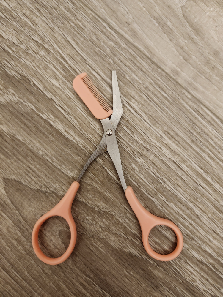 Eyebrow scissor#freecycle