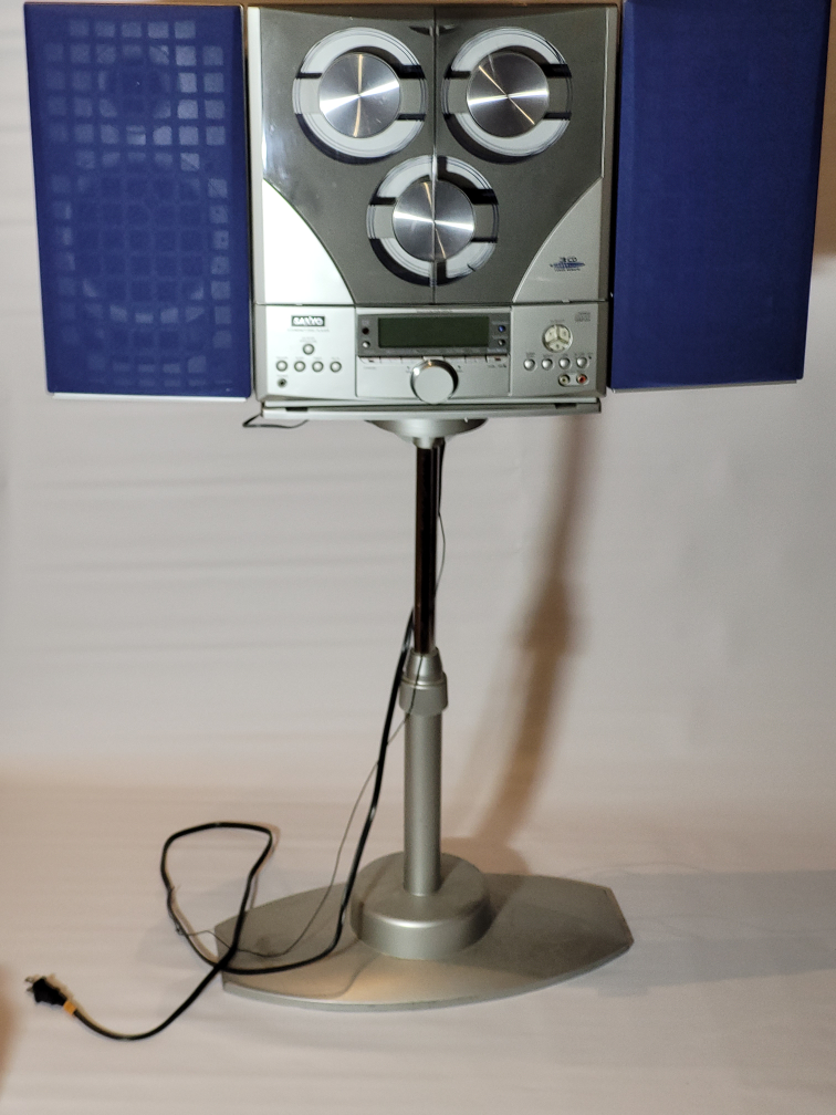 *MAKE AN OFFER* Vintage Sanyo 3 CD. AM, FM Stereo on a Stand 🎁 image indicator(2)