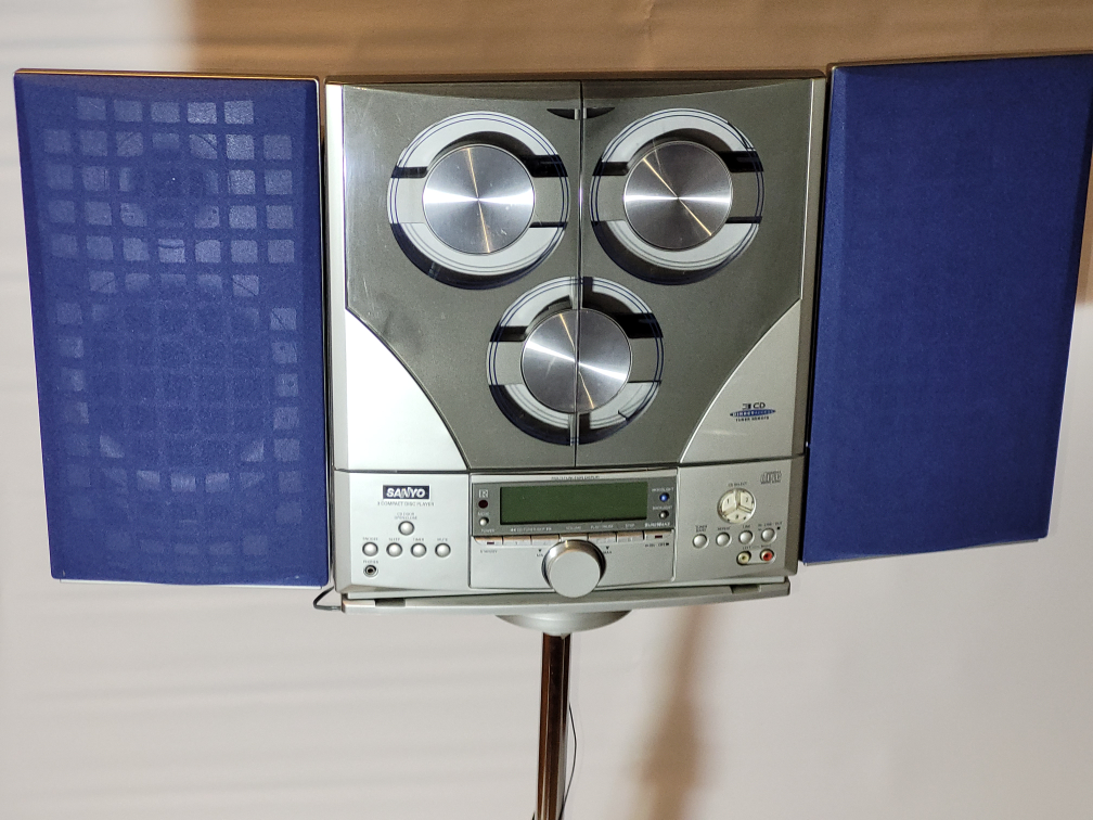 *MAKE AN OFFER* Vintage Sanyo 3 CD. AM, FM Stereo on a Stand 🎁 image indicator(3)
